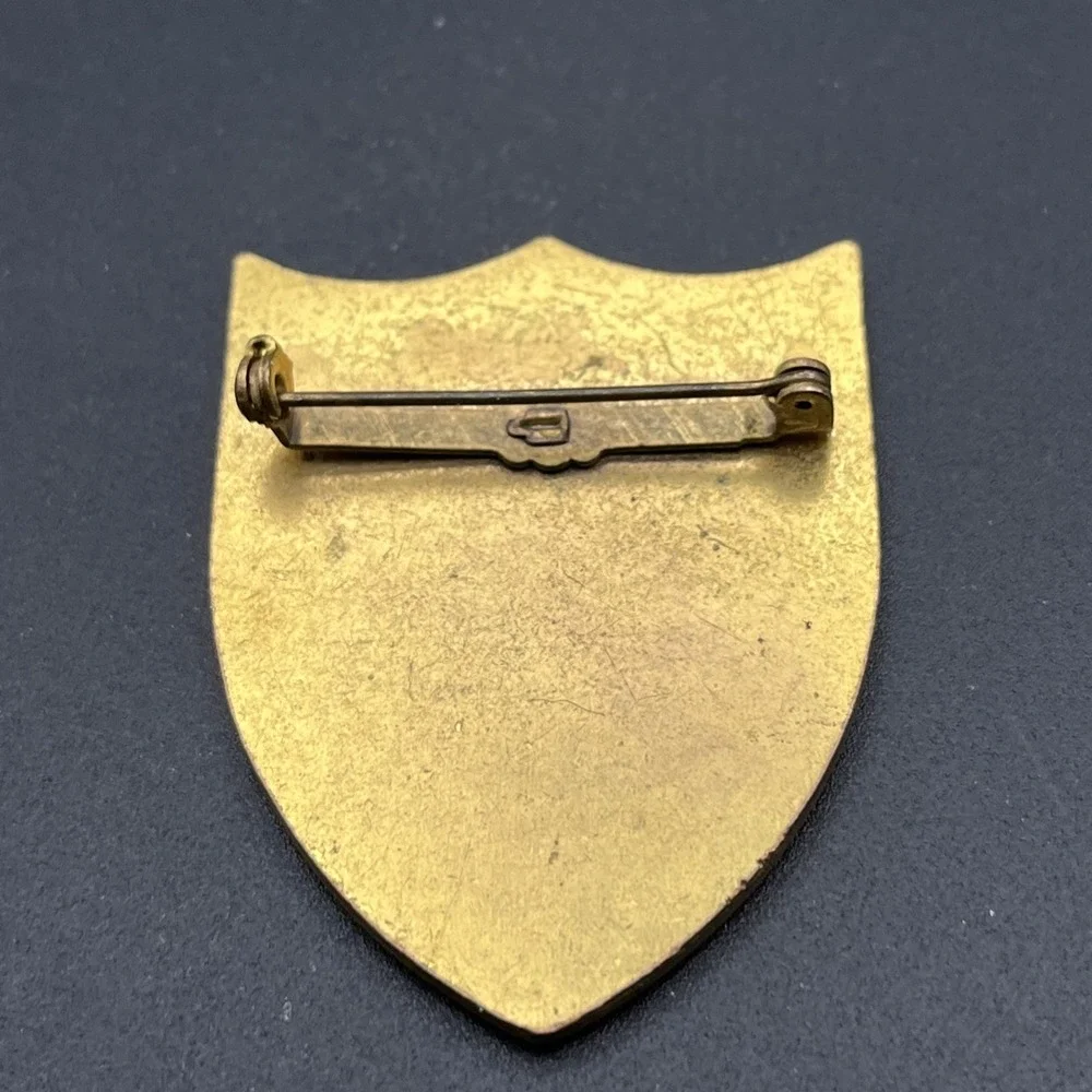 Lions Club Kansas Dwight David Eisenhower Shield‎ Crest Lapel Hat Pin